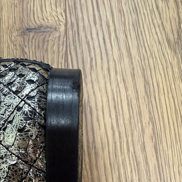 CHANEL Metallic Black Women's Flats - Picture 7 of 8